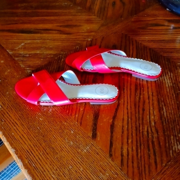 BRYERS 1901 CRISS-CROSS SLIP ON  SANDALS. - Picture 2 of 7